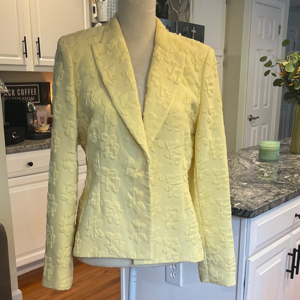 Garfield & Marks Chic Floral Yellow Blazer for Women